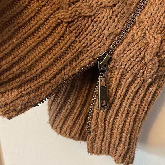 Dex poncho style sweater - Picture 4 of 8